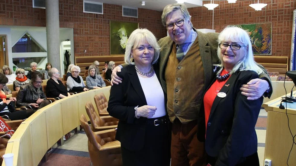 Seminarium. 1,6-miljonerklubben kämpar för hälsa och livskvalitet för alla kvinnor. Barbro Kuylenstierna Engberg var samordnare för seminariet i Motala, här tillsammans med föreläsare Claes-Göran Österlund och länsambassadör Wivi-Ann Heurlin Krantz.