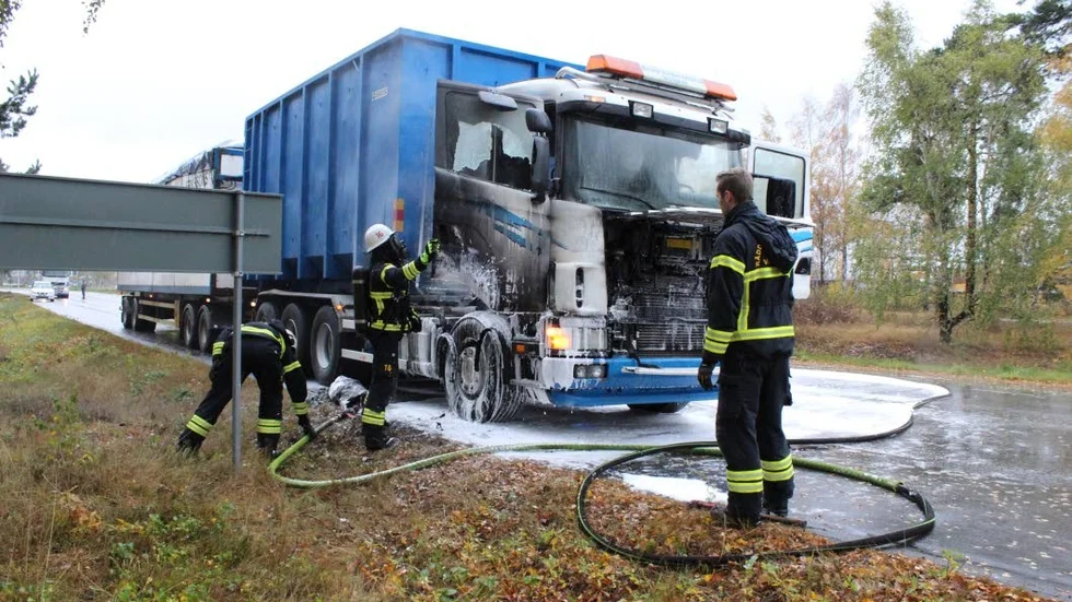 När räddningstjänsten kom fram var branden redan i princip släckt, då någon hade använt en handbrandsläckare.