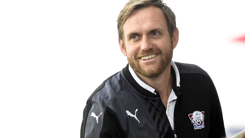 Martin Sjögren hyllar LFC:s nyförvärv Maja Kildemoes.