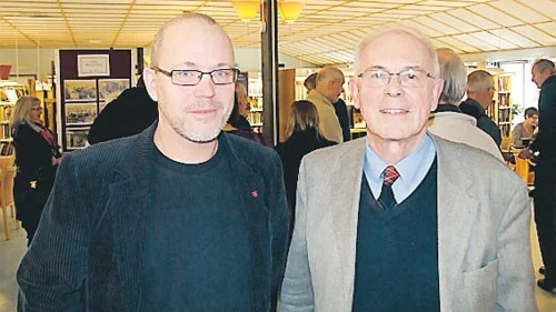 Thomas E Ericsson bibliotekschef i dag och Sten Casparsson bibliotekschef för 25 år sedan.
