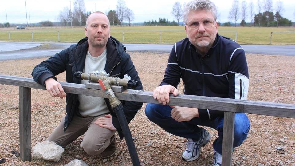 Vänsterpartiet presenterar två nya alternativ till placering av förskolebaracker – Vimarvallen eller Ceos. ”Här finns redan vatten, el och avlopp”, säger Lars Johansson och Peter Fjällgård.