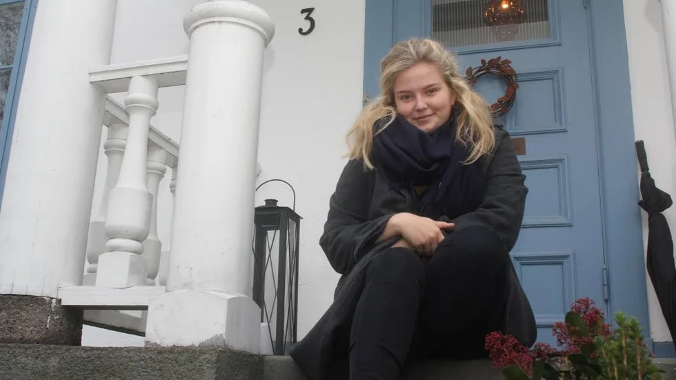 Hemma. Astrid Klaar pluggar på ett internationellt gymnasium i  Bosnien. Efter sin gymnasieexamen funderar hon på att läsa internationell juridik, kanske i New York, Shanghai eller i Abu Dabi.