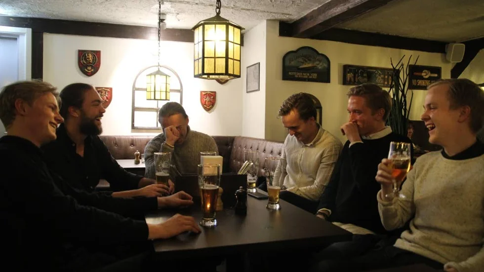 Återförening. För Henry Sjögren, Felix Bergvich, Marcus Daag, Elias Thorn och Gustav Ekdahl innebär juldagen ett kärt återseende.