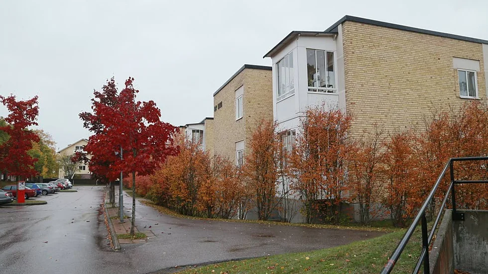 Nya bostäder. Parkeringen ut mot Borkindsleden kan förvandlas till bostäder.