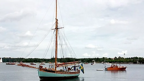 Ett stort antal träbåtar slöt upp inför den tjugofemårsjubilerande veteranbåtsträffen i Västervik. På bilden ses kuttern Venus av Valdemarsvik. Foto: Johan Nyberg