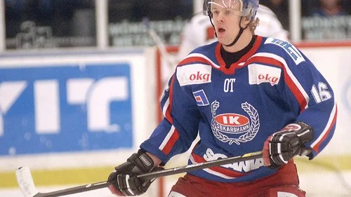 Snart Vimmerby-spelare? Oskarshamns anfallare Fredrik Jonsson kommer att lämna sin klubb och VH har varit i kontakt med anfallaren. Ännu är ingenting klart, men sportchefen Lars Juneskog intygar att det finns intresse för spelaren. Foto: Magnus Strömsten