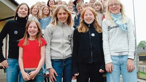 Textförfattarna Malin Melkersson, Maja Skärby, Anna Blixt, Emelie Palmenius och Michaela Sundin har hela klass 5 A bakom ryggen i tävlingen om bästa rap-låt.