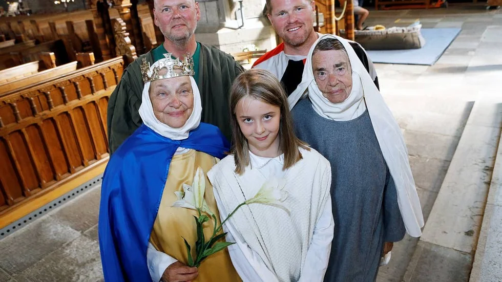 Medverkande i musikdramat "Visa mig vägen": Ingegerd Lindaräng, Eowyn Lindaräng,  Emelie Lagergren, Johan Sandberg och Marcus Uddling.