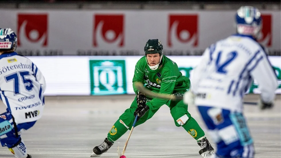 MONSTERVÄRVNING. Förra säsongen spelade han elitseriebandy med Hammarby. I kväll gör Ulf Einarsson debut för Åby/Tjureda mot Målilla. Foto: TT