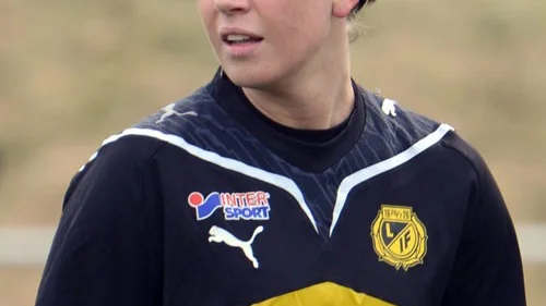 Camilla Näslund avslutade en tung säsong i Lindsdal med en framgång i form av seger i Smålandscupen. Hon ser ut att bli kvar i Kalmartrakten nästa säsong, men funderar på att byta kull till IFK Kalmar i Superettan. Foto: Magnus Strömsten