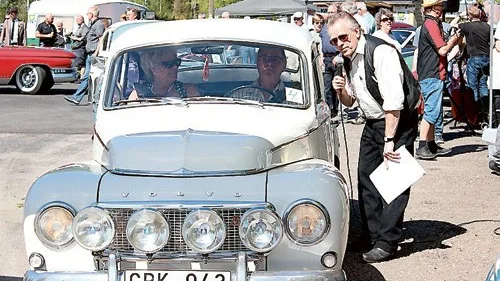 Det var Torbjörn Gustavsson som var årets konfrencier. Han ställde frågor till deltagarna och beskriv varje bil innan de gav sig ut på vägarna.