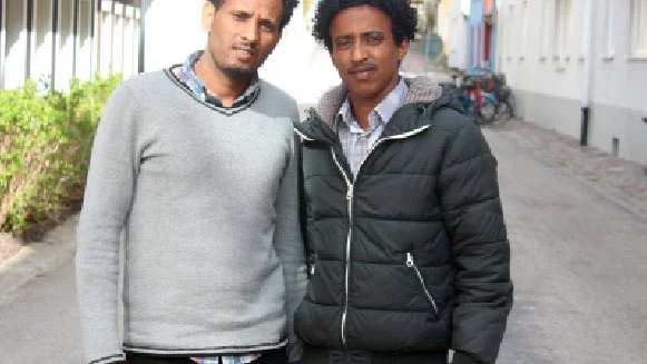 Överlevde skräckresan över Medelhavet. Mulugeta och Mohammed flydde över Medelhavet, från Libyen till Italien, för att komma undan förtrycket i Eritrea. I dag befinner sig de i Västervik.