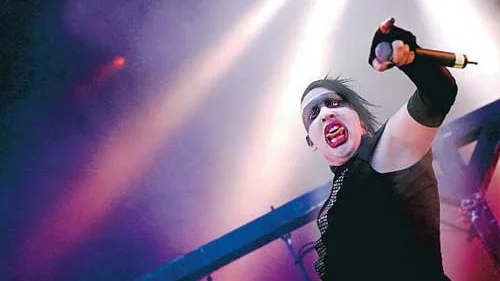 Det var inte lika illa med festival som Örjan Edenhofer tänkte sig. "Marilyn Manson var kvällens höjdpunkt, säger konsertdebutanten. Foto: Pontus Lundahl, Pressens Bild