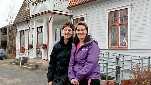 Gunnel och Karina Ekblad har hittat sitt gemensamma drömprojekt i det gamla charkuteriet i Ingatorp. Här håller de på att iordningställa ett café och ett gästhem.