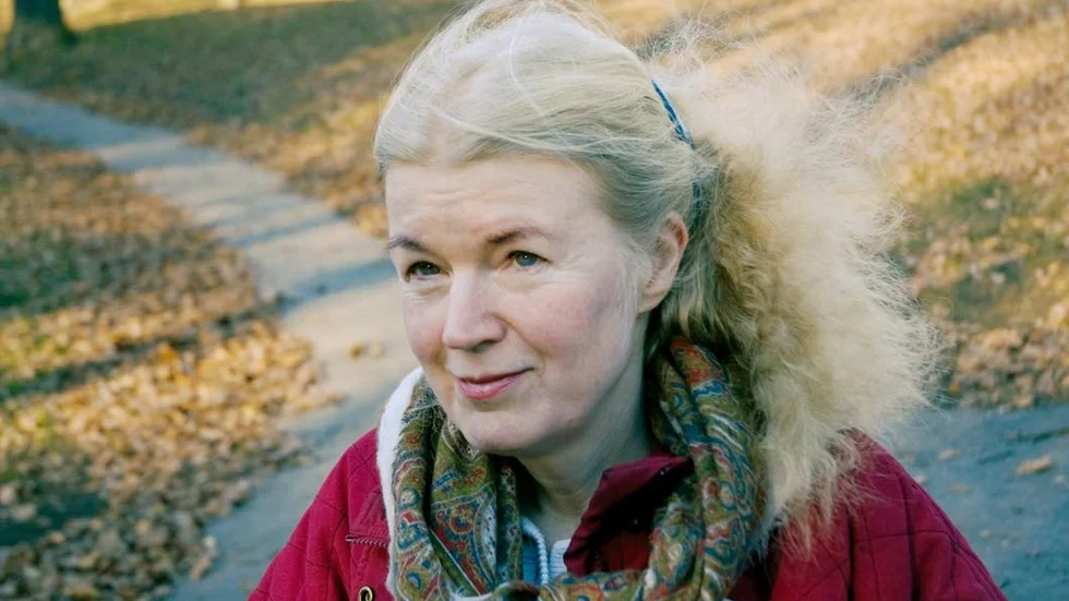 Vibeke Olsson Falk, född 1958, är författare och baptistpastor. Hon har skrivit över tjugo böcker och medverkar regelbundet som krönikör i vänstertidskriften Flamman.