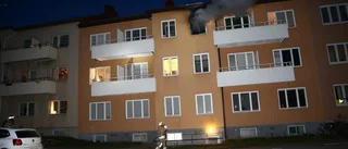 Stor insats vid lägenhetsbrand