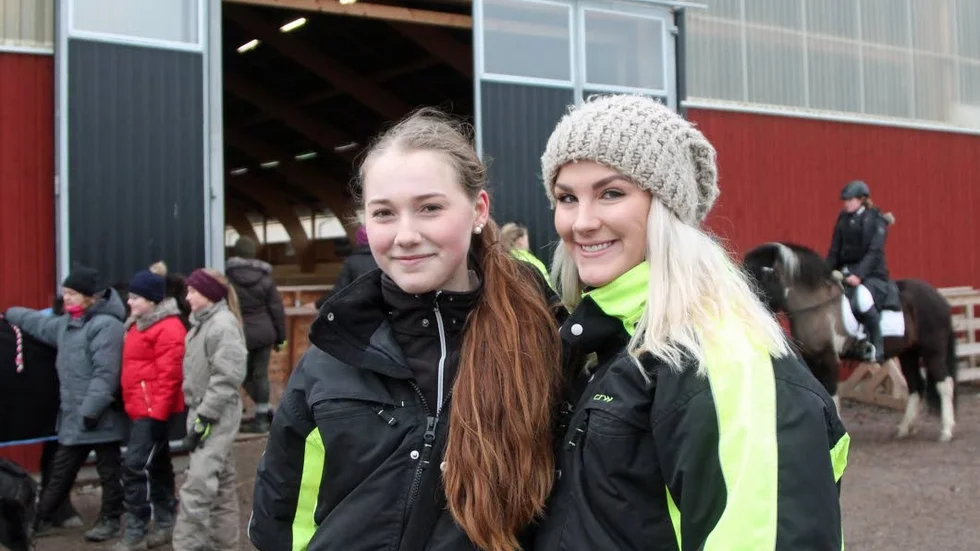 Nöjda. Arrangörsstabens Lovisa Rumar och Josefin Björk från Realgymnasiets år 3 i Linköping strålade de också. Östgötacupens tredje deltävling gick så bra, så bra.