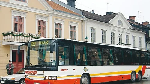 Många anser att bussförbindelserna till och från Eksjö borde vara bättre. En indragen busslinje från Ydre till Eksjö kan bli en kostsam affär för landstinget i Östergötland, som drog in sitt stöd till bussen. Foto: Arkiv