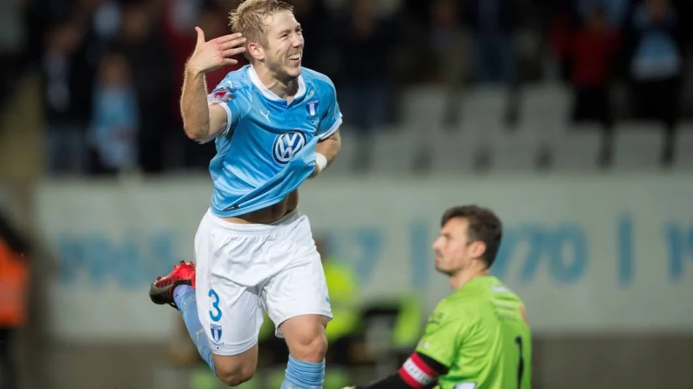 Tinnerholm-show. Före detta Åtvidabergsspelaren Anton Tinnerholm gjorde sin karriärs kanske bästa match när Malmö pulveriserade Elfsborg med 6-0. Tinnerholm gjorde två mål själv och låg bakom ytterligare tre. Guldet är med all sannolikhet i hamn för "Di Blåe".
