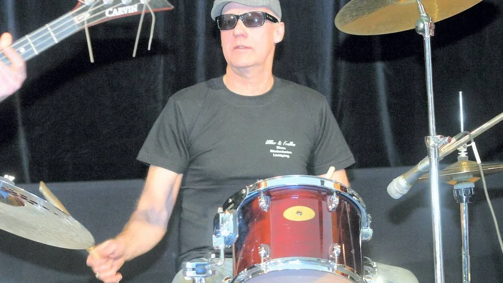 AW Blues. Mångsysslaren Jimmy Uller drar ihop sitt bluesband igen. Den här gången för releaseparty på Villan i Åtvidaberg.