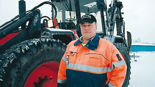 John Cederlund förklarar att det skulle kännas säkrare att ge sig ut klockan tre på natten, om man kunde lita mera på sina maskiner.