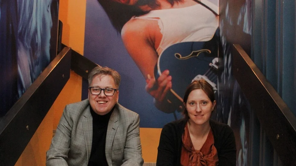 I fem år har de drivit musikhotellet Hulingen, Putte och Jenny Svensson Sahlin. Det firar de med mycket musik.