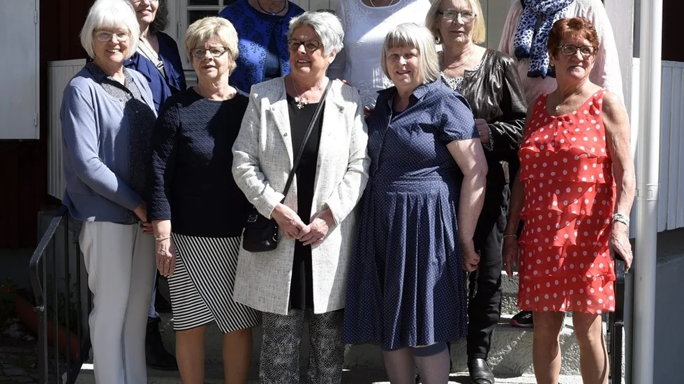 Övre raden fr.v: Kristina Lennstam, Britt Olofsgård, Katarina Cedell, Marianne Svensson, Marika Fransson. Nedre raden fr.v: Kristina Westerström, Elisabeth Johansson, Leni Larsson, Marita Lindström, Maryanne Pettersson. Foto: Magnus Strömsten
