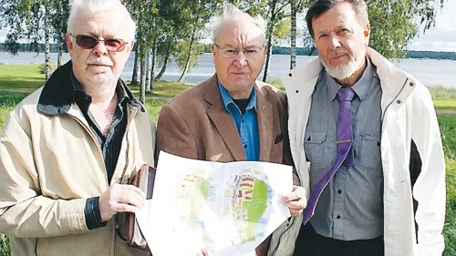 Torben Lundholm, Karl-Eric Dunhage och Christian Oscarson kräver en folkomröstning om exploateringen av Strandlyckan i Hultsfred.