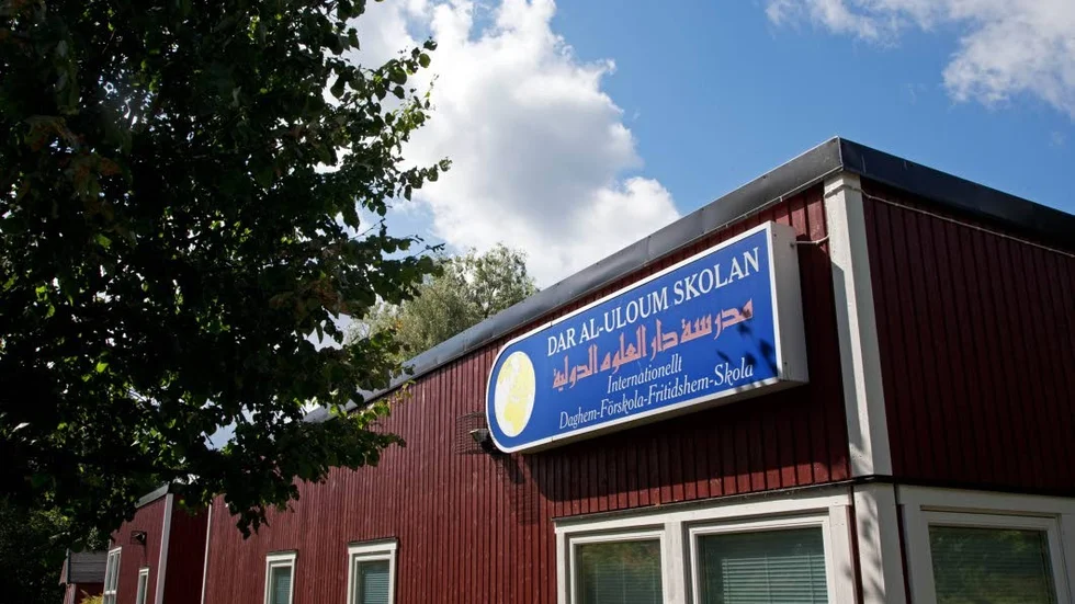 Dom. Friskolan Dar Al Uloum måste betala arbetsgivaravgifter och skattetillägg på närmare 1,4 miljoner kronor.