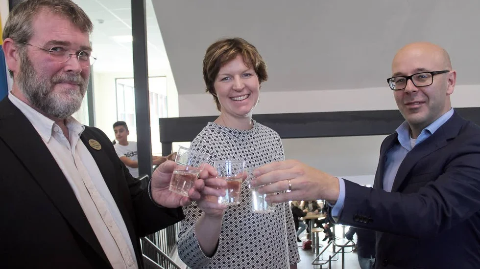 Skål! 50-årsjubilerande Berzan är som ny, konstaterar Magnus Johansson, Karin Granbom Ellison och Jakob Björneke.