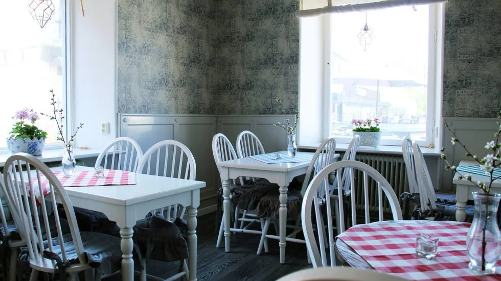 Nytt. Caféet har fått nya tapeter, nya möbler och delvis nya golv.