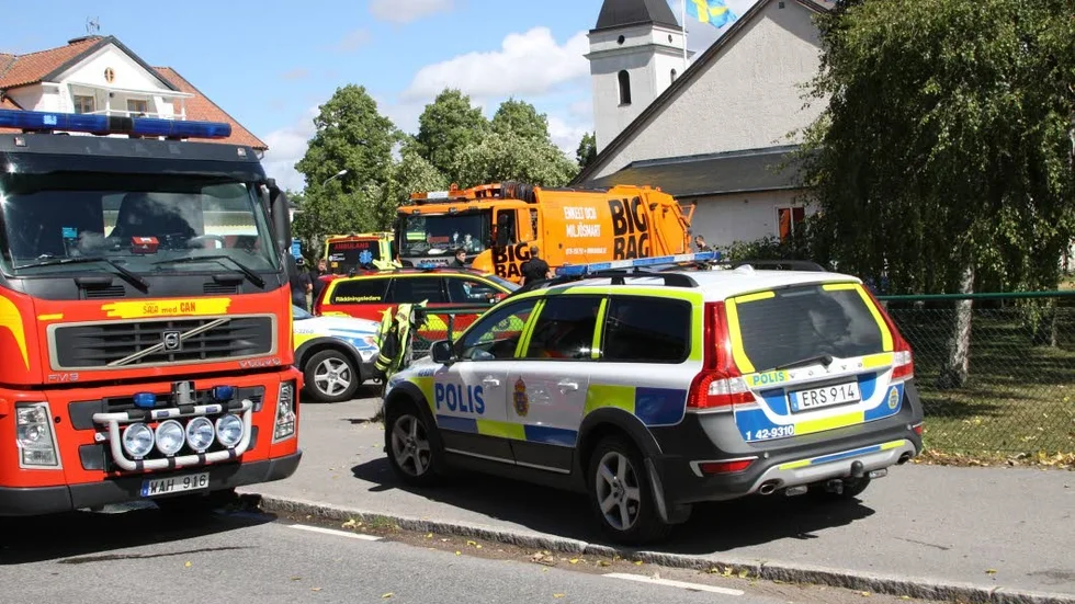 Polisen söker nu vittnen till olyckan i Väderstad där en äldre kvinna omkom sedan hon blivit påkörd av en sopbil.