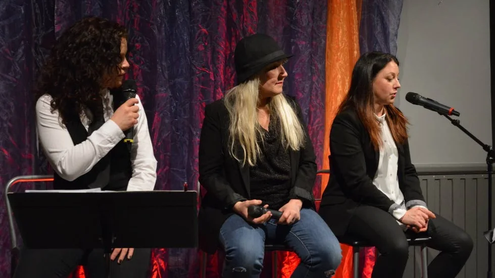 Hyllning. Jenny Nordahl, Eva Granlund och Gabriella Wahlström har en relation till David Bowies musik och hyllade ikonen under två kvällar på Vadstena Nya Teater.