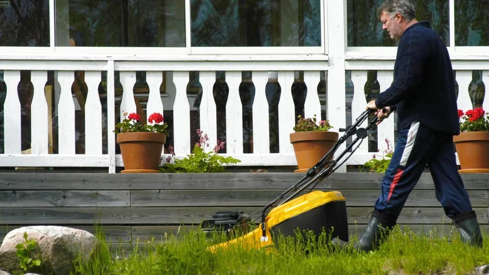 Polisen efterlyser ägarna till två gräsklippare (klipparen på bilden har ingenting med texten att göra).
