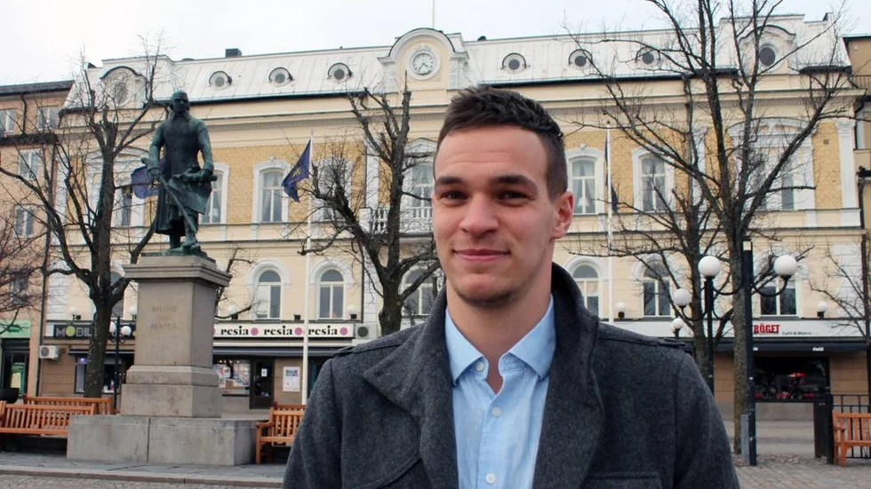 KVAR I STAN. Spelarna kommer och går i Motala AIF. Men Martin Ekström, han består. Mittbackskämpen gör nu sin sjunde raka säsong i klubben.