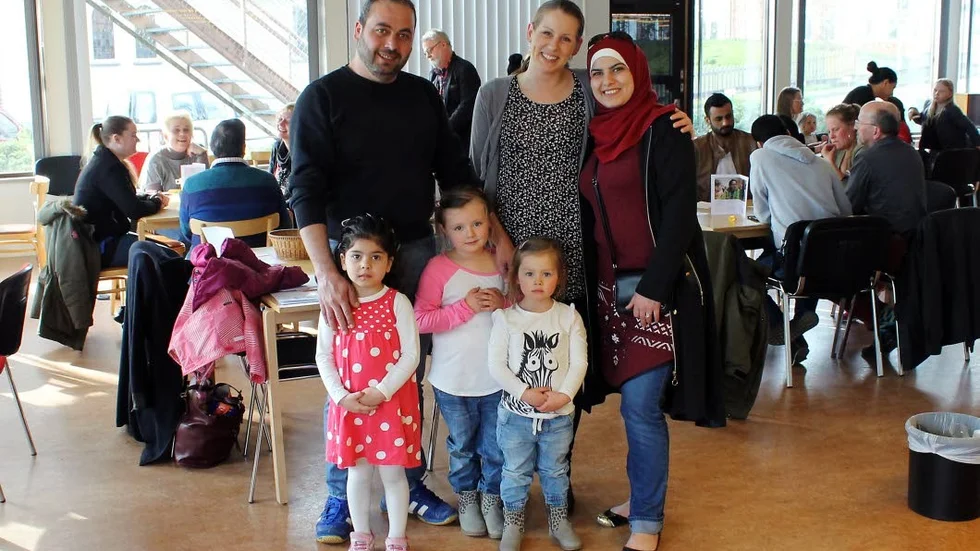 Vänner. Hamdo Alnabhan, Therese Nilsson och Ayat Aldemas med barnen Nahed Alnabhan, Maya Keep och Anna Keep.