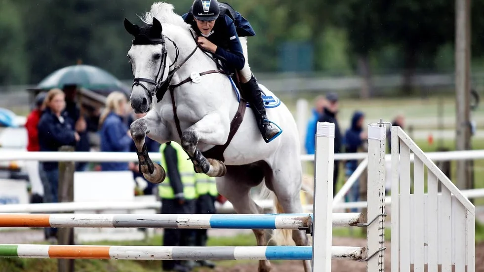 Tuffing. Trots punkterad lunga och frakturer på revben och skulderblad  tänker Hugo Wihlmark rida Falsterbo horse show.
