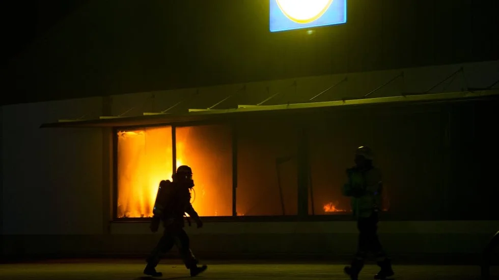 25-åringen tände eld på Lidl den 28 mars. Nu har han dömts till rättspsykiatrisk vård med särskild utskrivningsprövning.