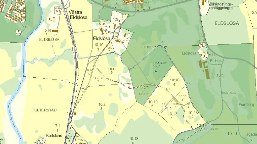 De grönmarkerade områdena äger Mjölby kommun och ytterligare två områden har just köpts in, sydväst om dessa.