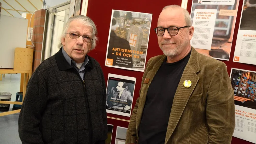 Teaterföreningen Superbs ordförande Bonny Hermansson och bibliotekschef Thomas C Ericsson tycker att det är viktigt att Förintelsens minnesdag den 27 januari uppmärksammas.