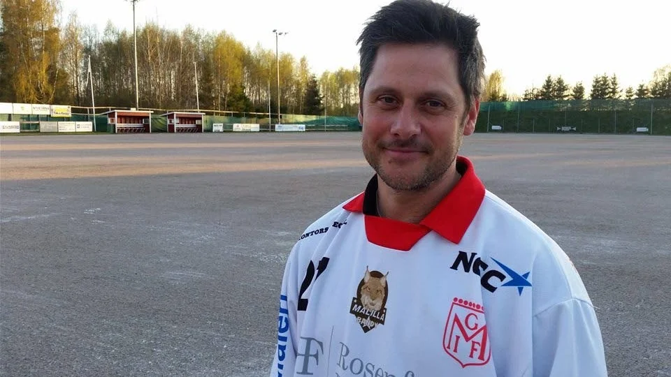Förre Målilla-tränaren Johnny Quiros basar över Skirö.