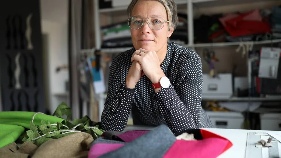 Jag kan inte sitta och vänta på att skaparlusten ska komma, den tränas fram, säger Lena Karin Grip