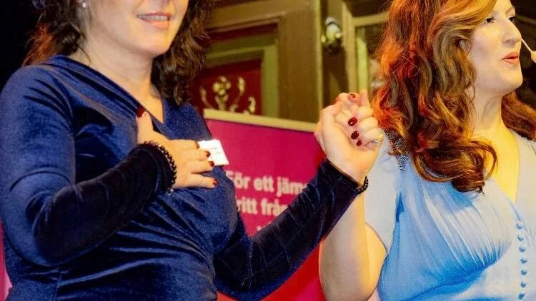 Marléne blev uppkallad på scenen och hyllad med stående ovationer från ett fullsatt Berns.