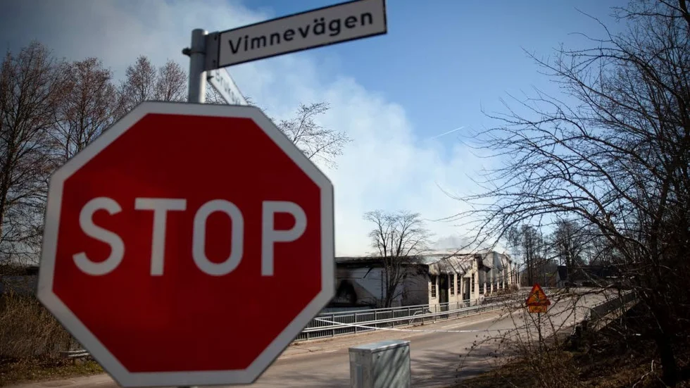 Hela Vimnevägen fick evakueras under brandnatten.