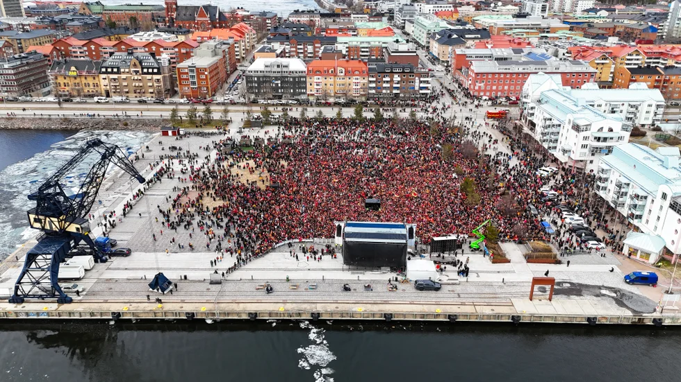 Luleå hockey hyllas i Södra hamn. 
