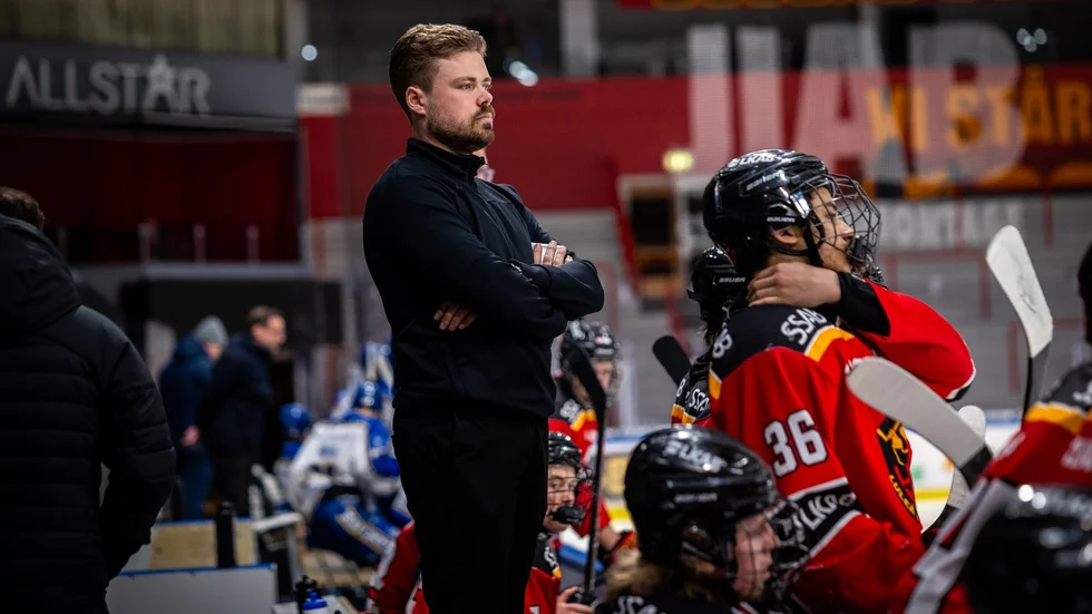 Tränaren Niclas Karlsson och hans J18-lag spelar sin första SM-final mot Djurgården på torsdagen.