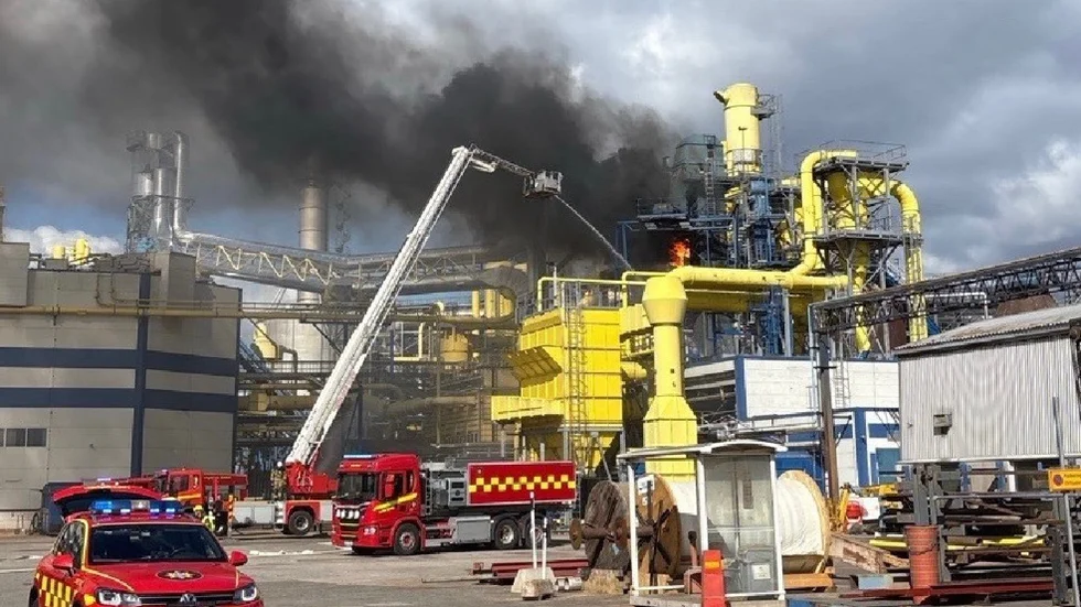 Flera explosioner och bränder inträffade i Ikea Industrys anläggning i lördags.