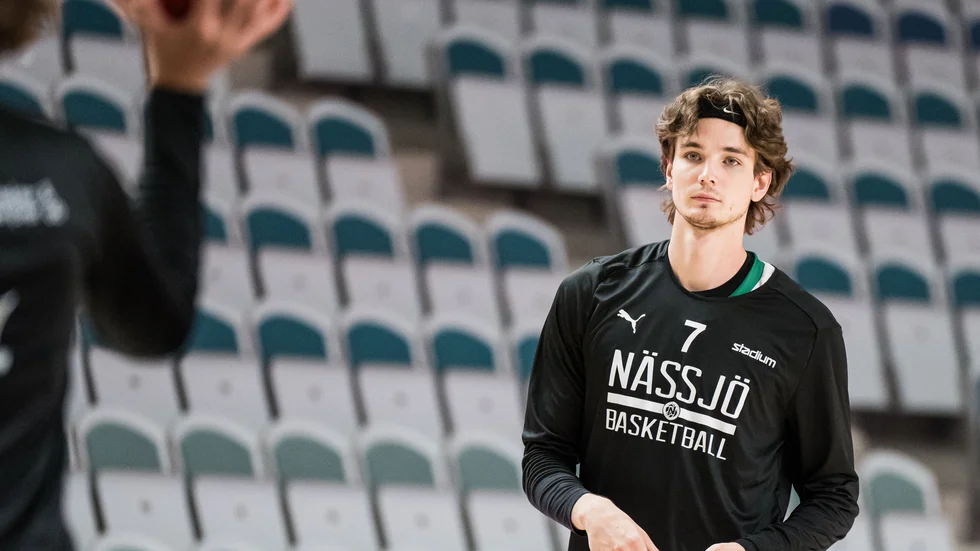 Nässjös nyckelspelare Felix Broström är återigen högaktuell för BC Luleå.