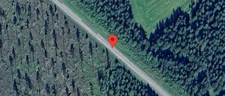 Brinnande fordon stoppar trafiken på väg 676
