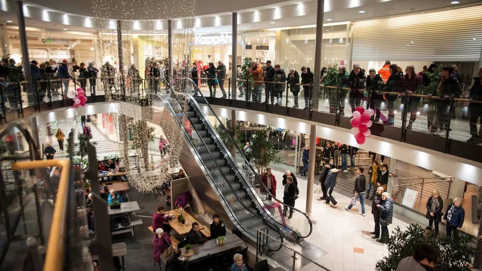 Väbesökt. Enter Galleria hade fullsatt under torsdagskvällen som inleddeds med modeshow.